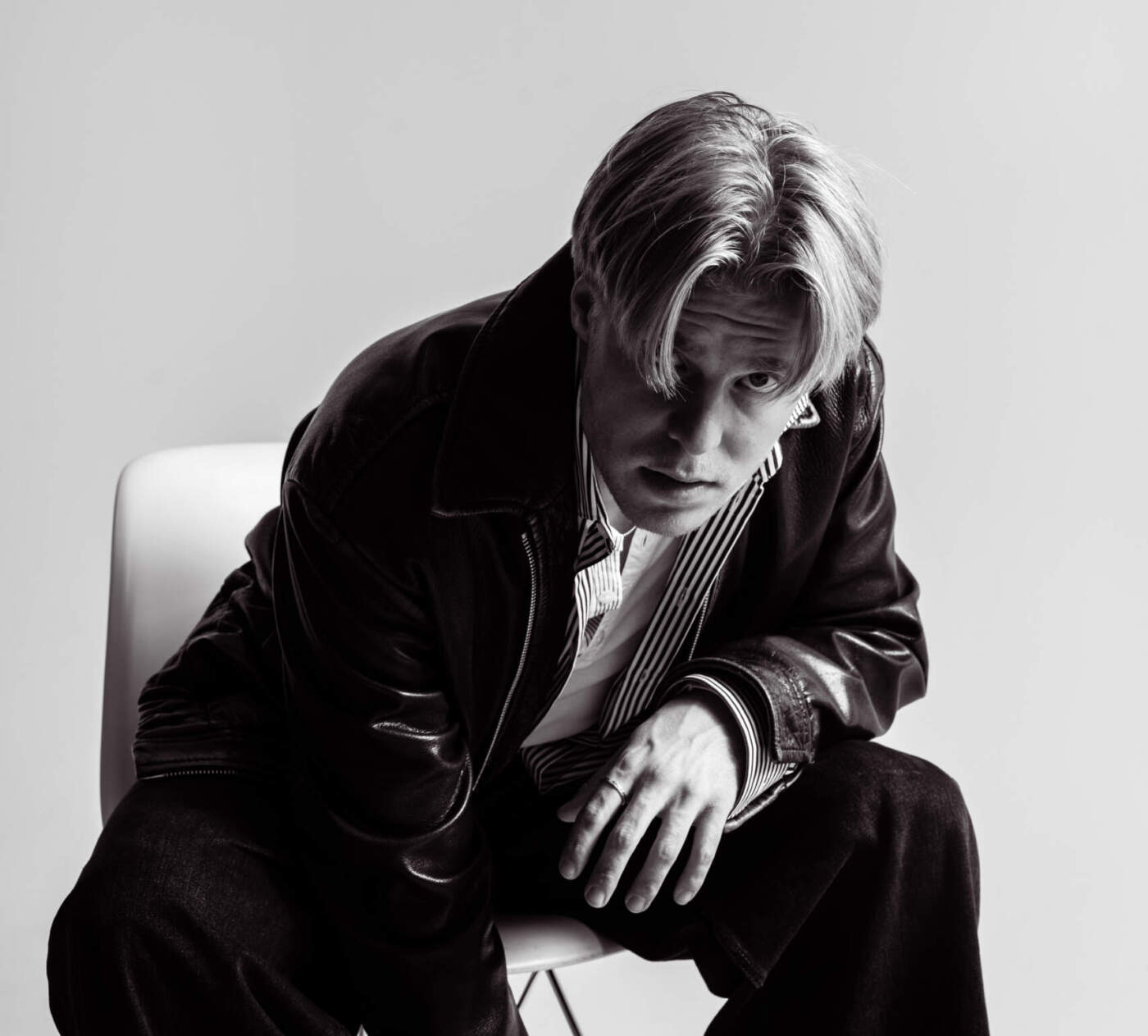 ENNIO aus München: Der Indie-Pop-Sänger mit der Bariton-Stimme und dem Isar-Herz