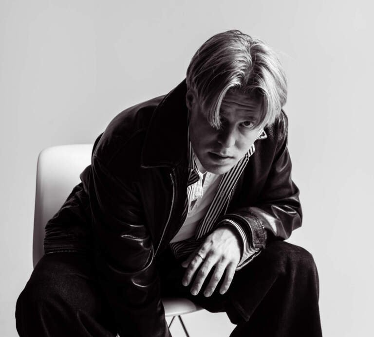 ENNIO aus München: Der Indie-Pop-Sänger mit der Bariton-Stimme und dem Isar-Herz